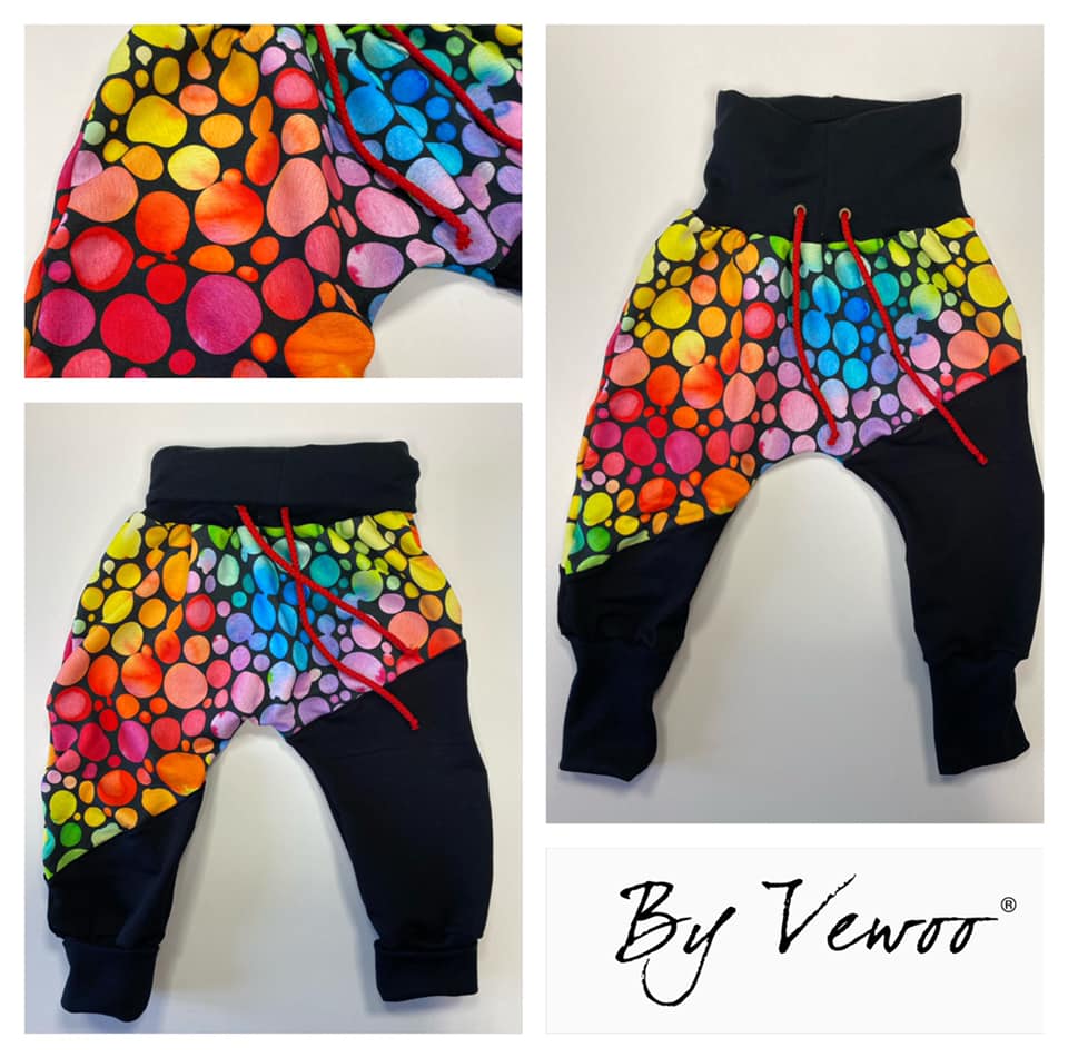 Dětský setík - set obsahuje: Rostoucí baggy “VEBAGGOUŠKY” plus čelenka zdarma - materiál teplákovina BAREVNÉ BUBLINKY/ČERNÁ - velikost 86/92